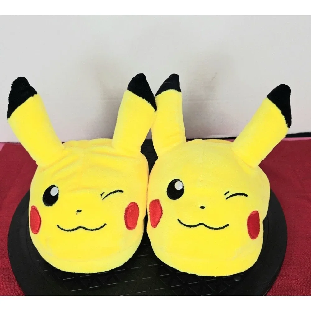 Big Kid's Pikachu Pokémon Slippers Size‎ 11/12 NWOT'S Yellow
